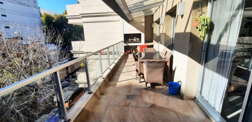 Semipiso 3 amb con balcón con parrilla, terraza propia , cocheras y baulera