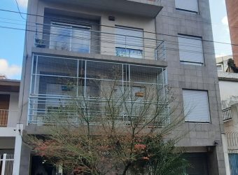 Moderno semipiso 3 ambientes con balcon y baulera